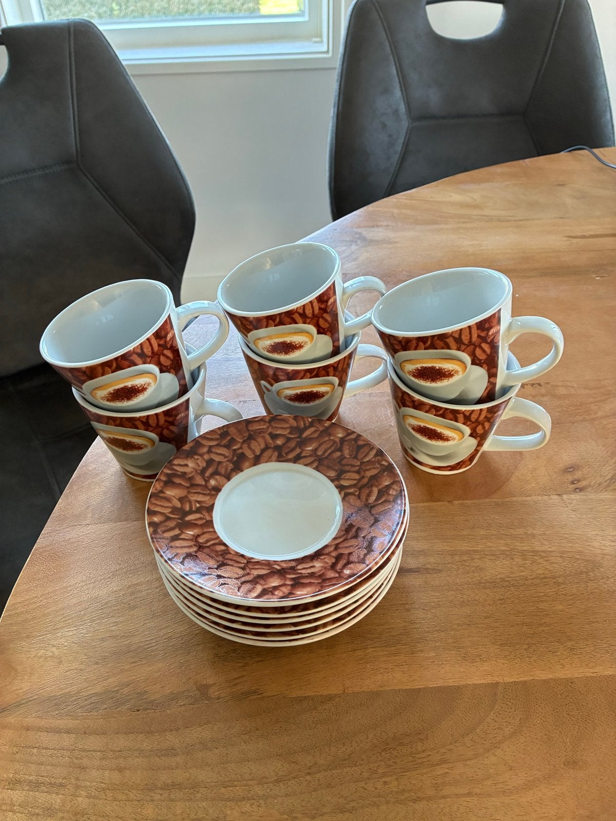 6 Koffiekopjes met schotels - Koffiebonen design, Huis en Inrichting, Keuken | Servies, Keramiek, Ophalen of Verzenden, Zo goed als nieuw