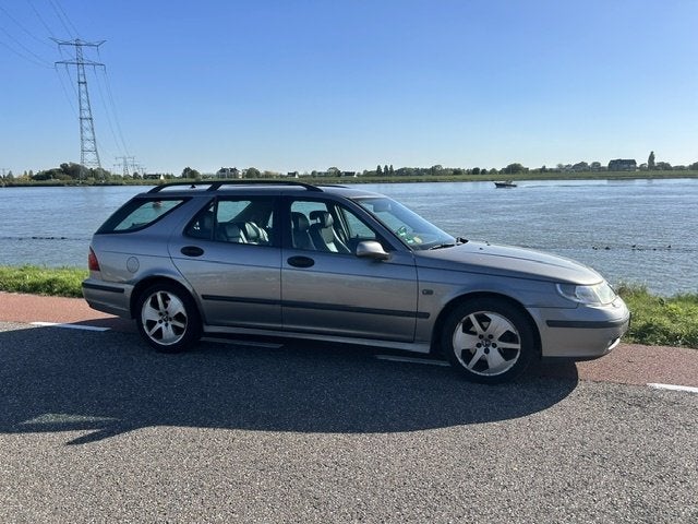 Saab 9-5 Estate 2.0 T nwe Apk t/m 09-2027 trekhaak airco ijs, Auto's, 4 cilinders, 150 pk, Leder en Stof, 93 €/maand