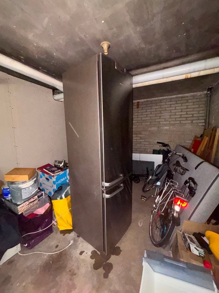 Oude koelkast, defect met gaslek (geschikt voor oud ijzer), Witgoed en Apparatuur, Koelkasten en IJskasten, Ophalen, 200 liter of meer
