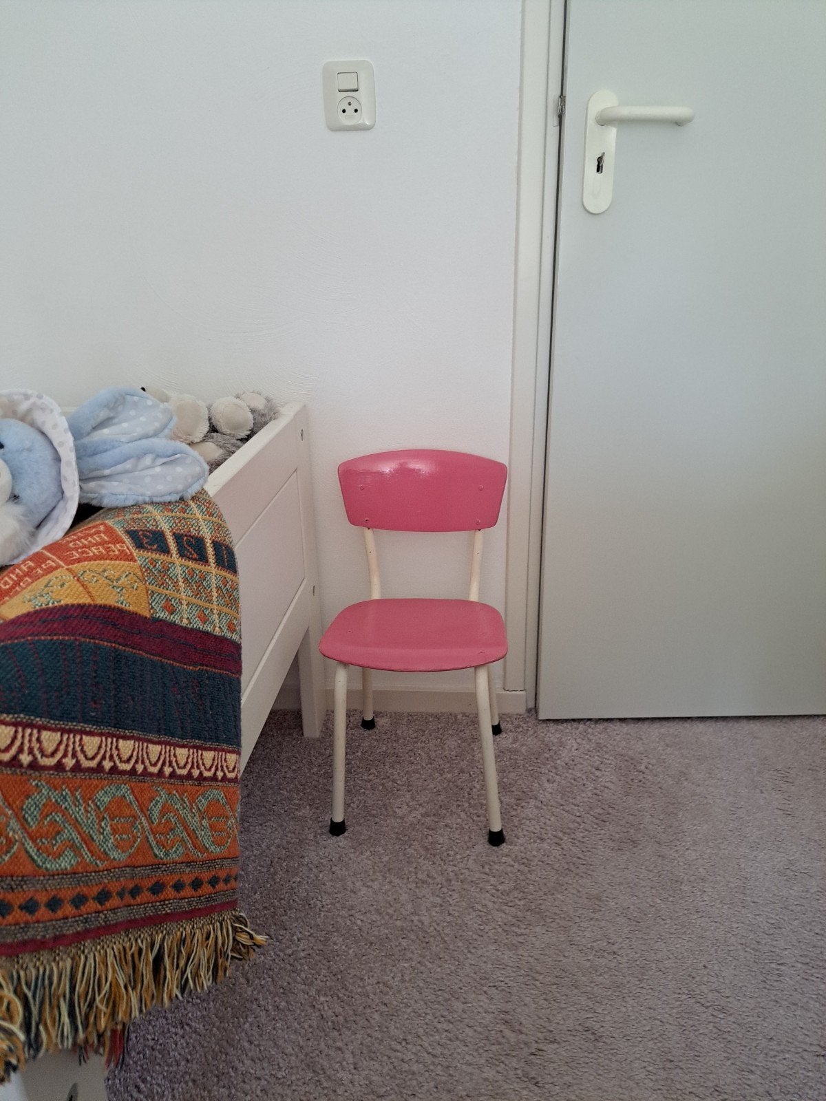 Roze kinderstoel met ijzeren frame en beukenhout, Ophalen, Gebruikt, Overige typen