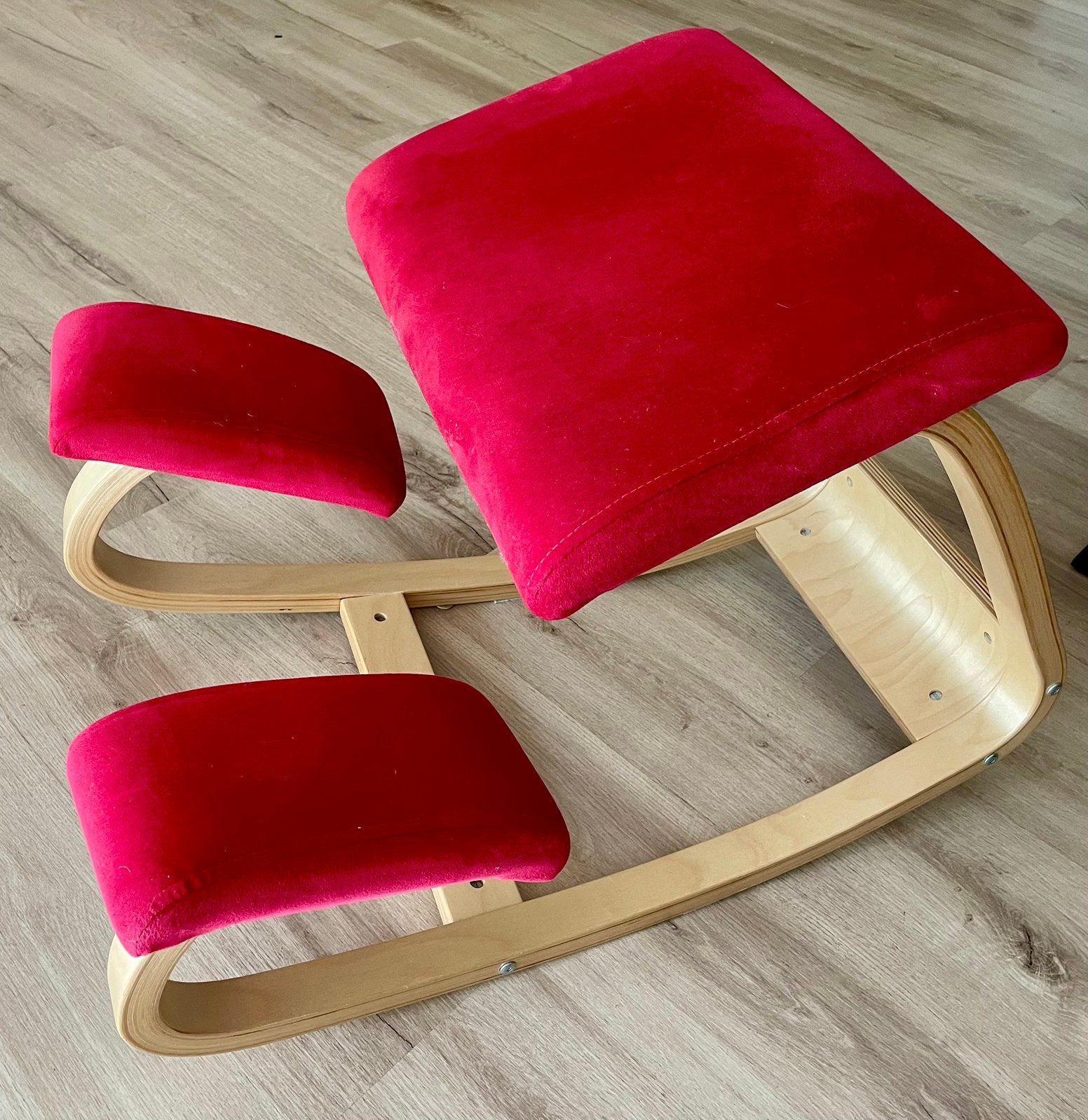 Ergonomische kniestoel, Ophalen, Zo goed als nieuw, Rood