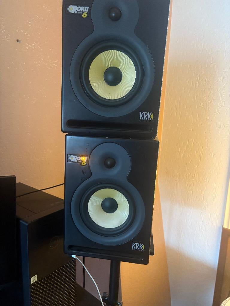 2x KRK Rokit 6 actieve studio monitors incl. 2 statieven, Overige merken, Gebruikt, Ophalen of Verzenden, 120 watt of meer