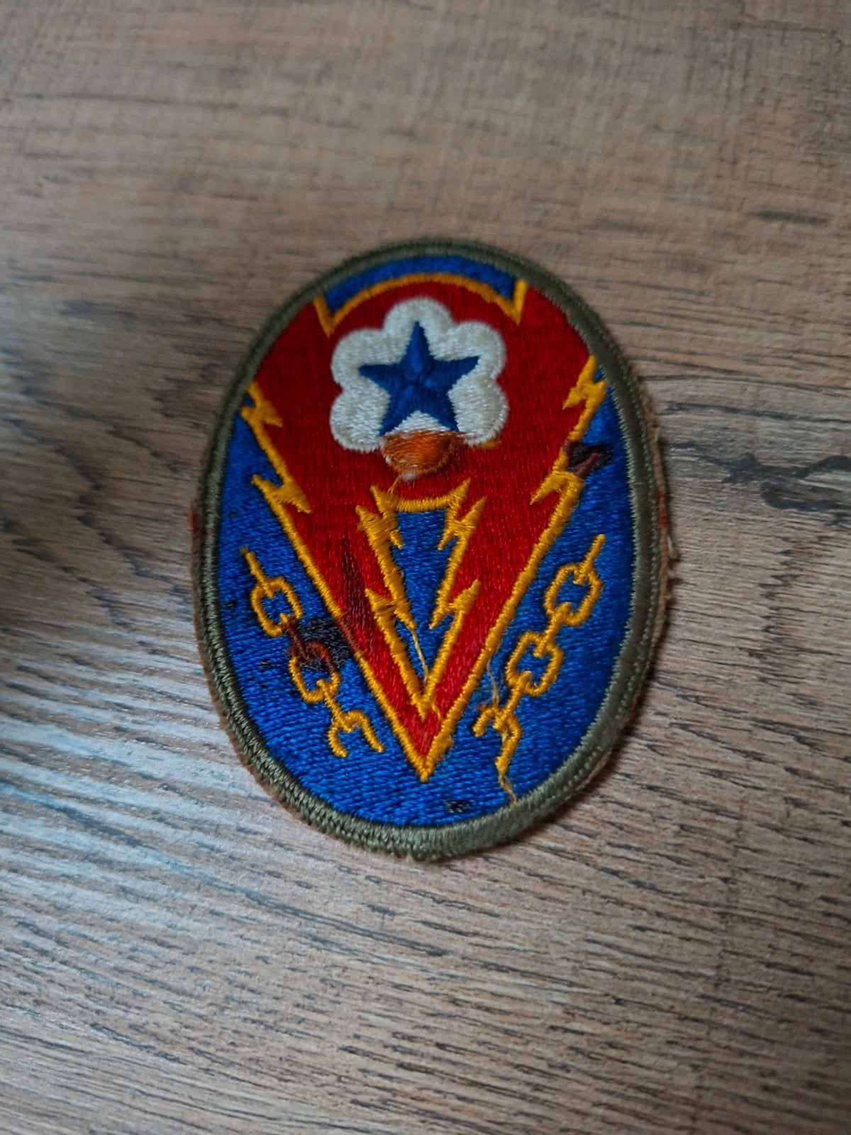 Vintage Militair Embleem - Bliksem en Ster U.S.A, Ophalen of Verzenden, Overige soorten, Overige gebieden, Embleem of Badge