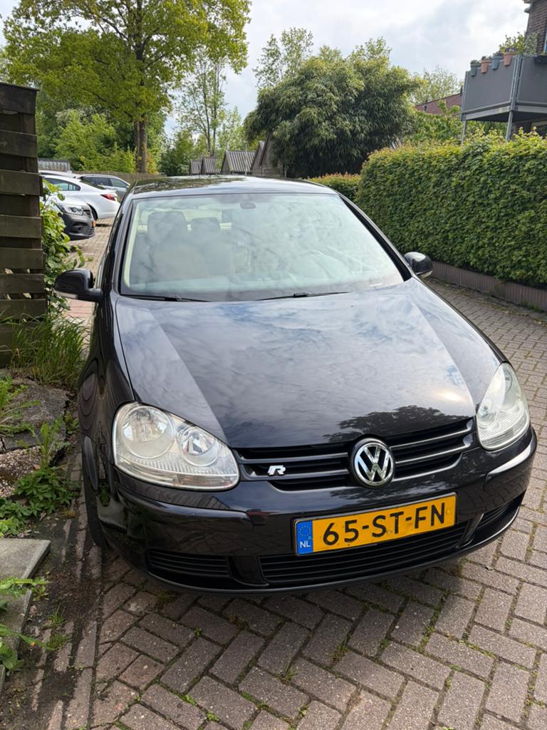 Volkswagen Golf 1.6 16V FSI 85KW 3D 2006 Zwart, Auto's, Voorwielaandrijving, 4 cilinders, 620 kg, Zwart