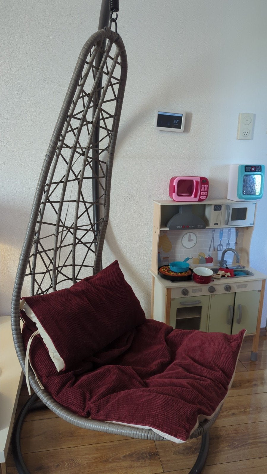 Hangstoel voor binnen en buiten met dik kussen, Huis en Inrichting, Stoelen, Gebruikt, Ophalen of Verzenden, Modern, Comfortabel