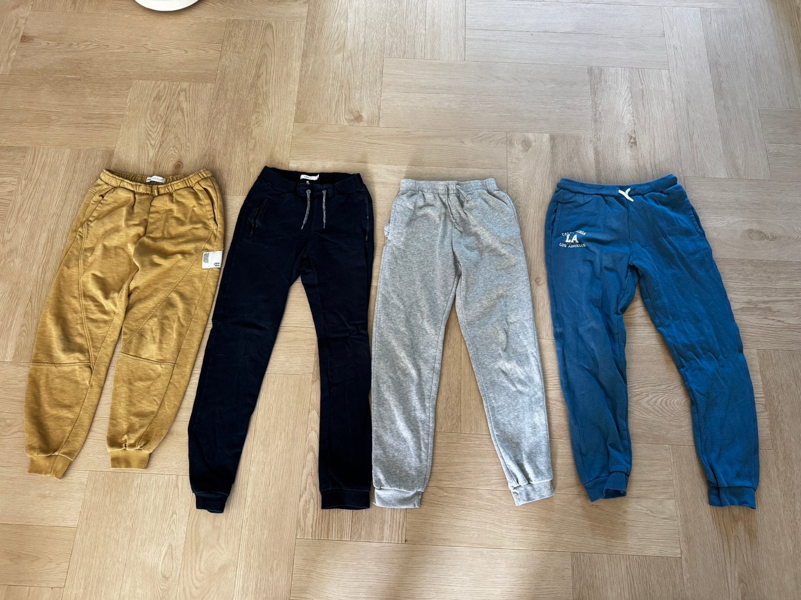 Joggingbroeken 146. -152, Ophalen, Zo goed als nieuw, Maat 146