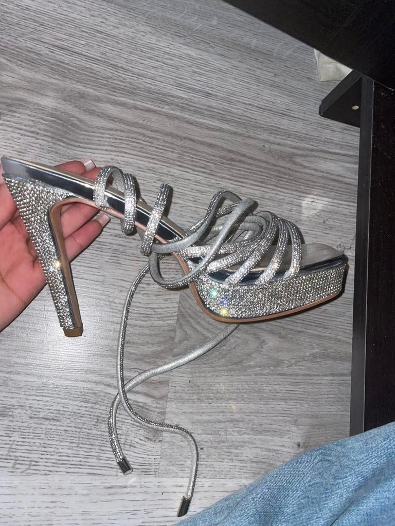 Kayla Zilveren Strass Hakken - Maat 39, Kleding | Dames, Schoenen, Ophalen, Zo goed als nieuw, Overige kleuren, Pumps