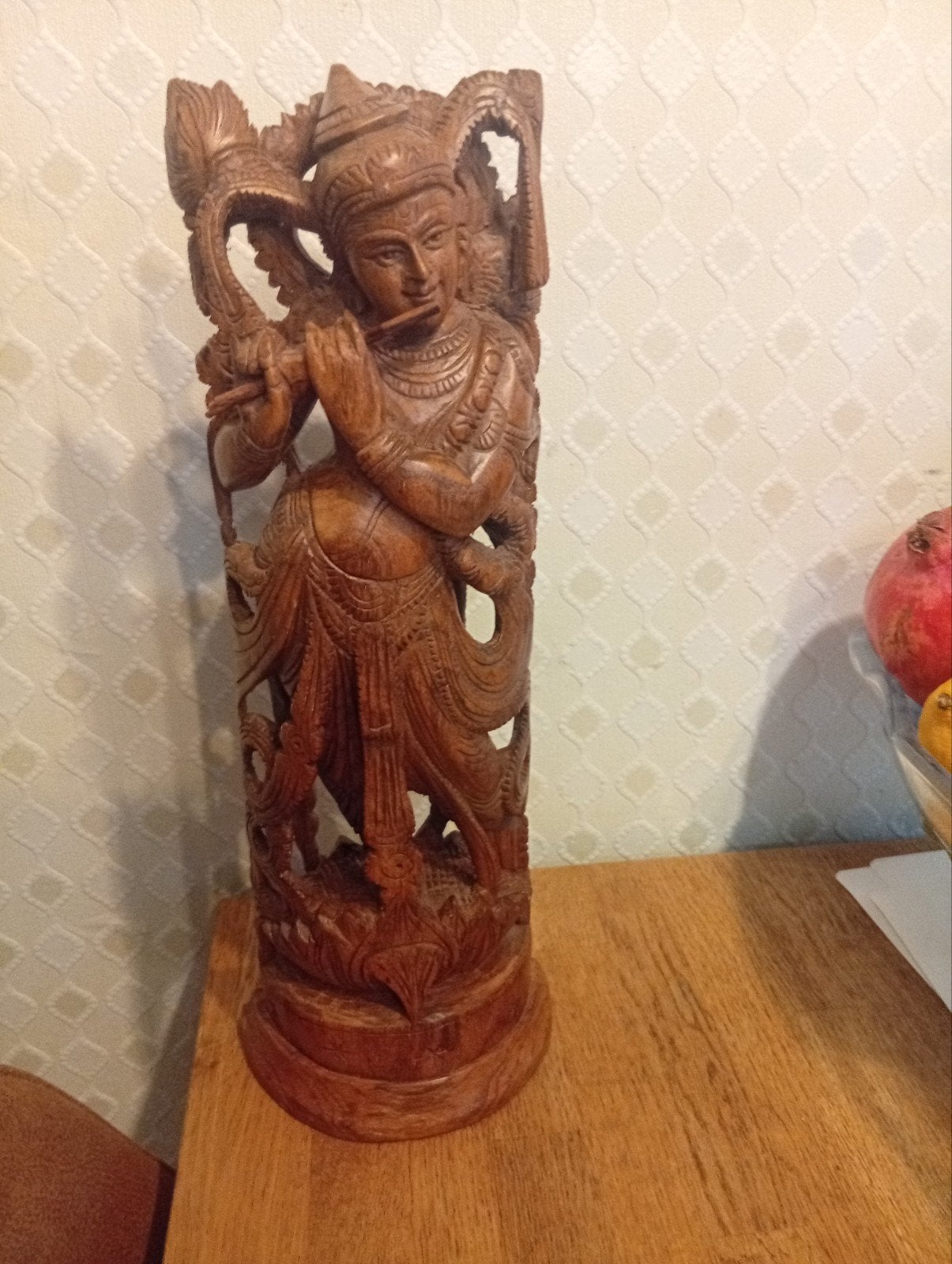 Houten beeld van Krishna met fluit - Handgesneden, Antiek en Kunst, Ophalen of Verzenden, Handgemaakt, 20 - 50 cm, Beeld