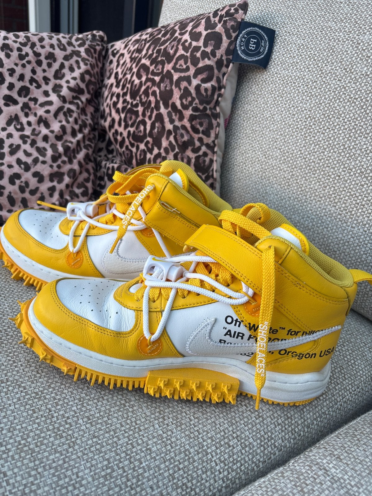 Nike Air Force 1 Mid SP x Off-White “Varsity Maize” geel, Kleding | Heren, Schoenen, Ophalen of Verzenden, Nieuw, Overige kleuren