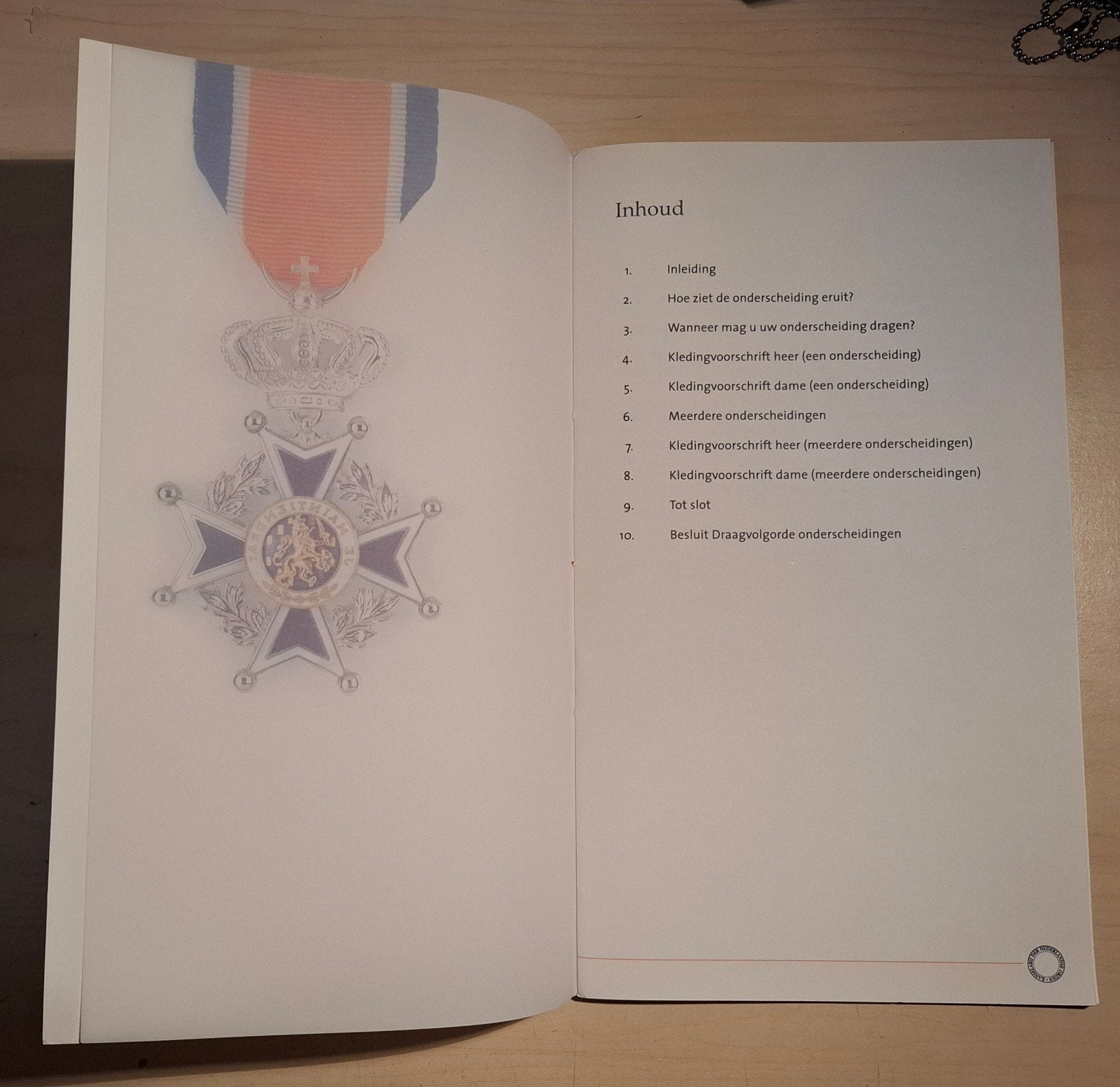 Boekje draagwijze Nederlandse onderscheidingen, Verzamelen, Ophalen of Verzenden, Landmacht, Nederland, Boek of Tijdschrift