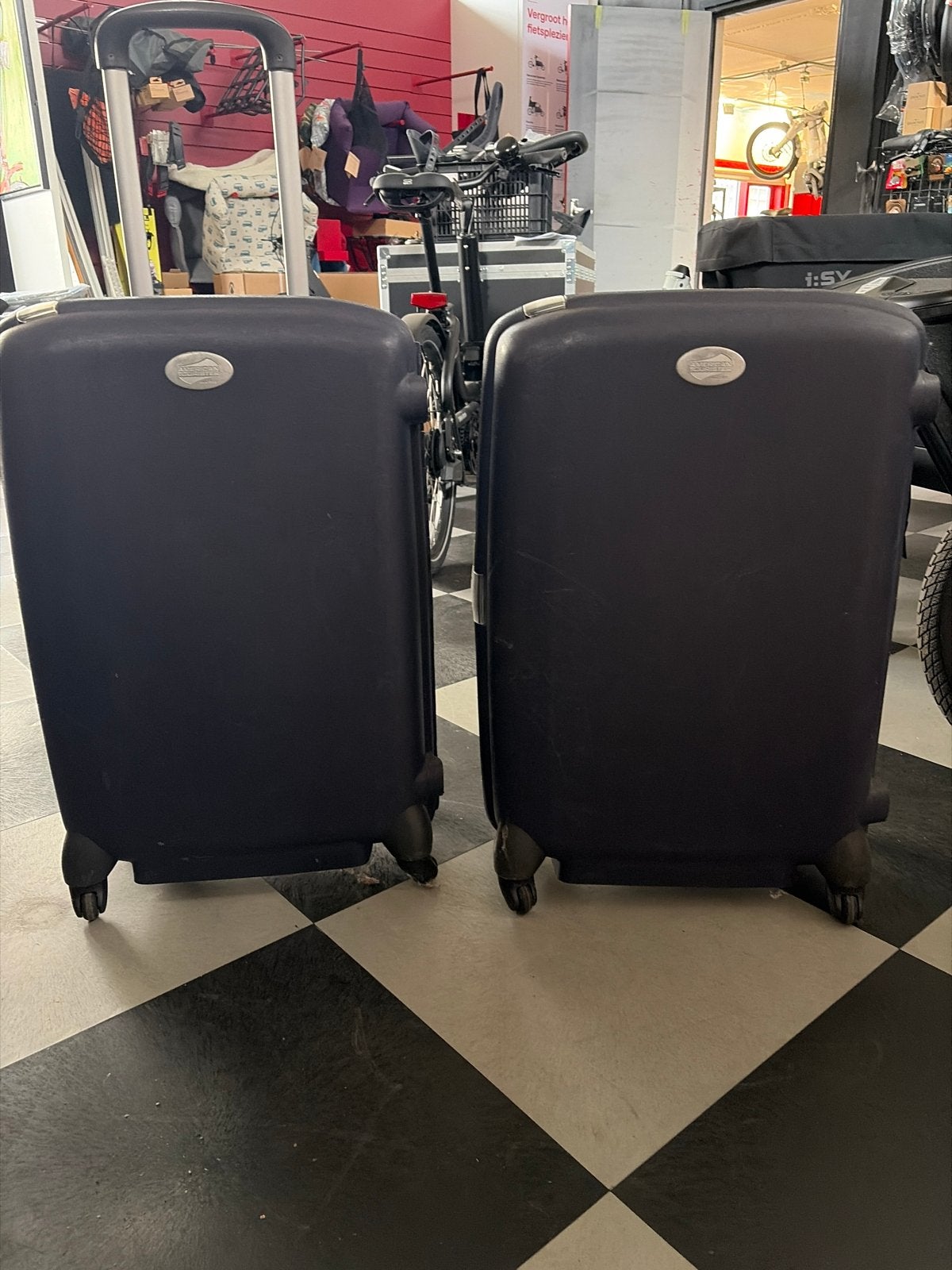 2x American Tourister koffers - Gratis af te halen, 60 tot 70 cm, Gebruikt, Hard kunststof, Ophalen of Verzenden