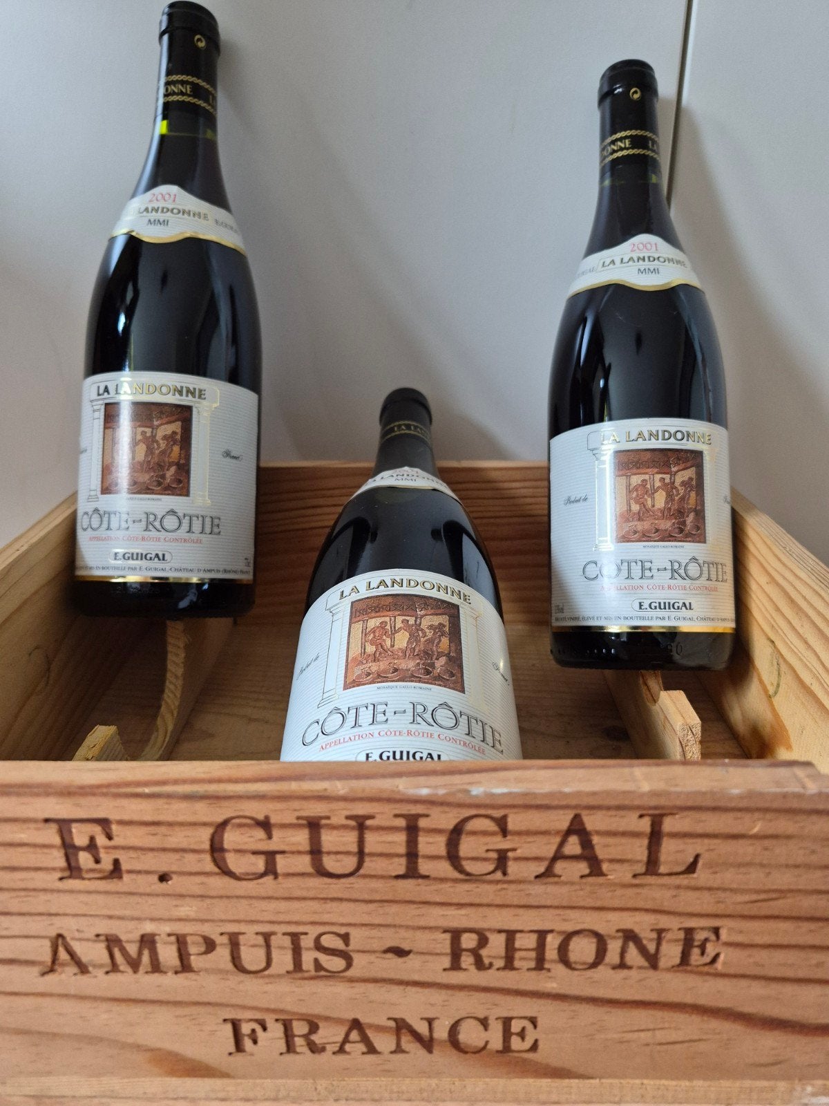 Côte Rotie La Landonne 2001 E. Guigal. Kist/3, Ophalen, Frankrijk, Zo goed als nieuw, Rode wijn