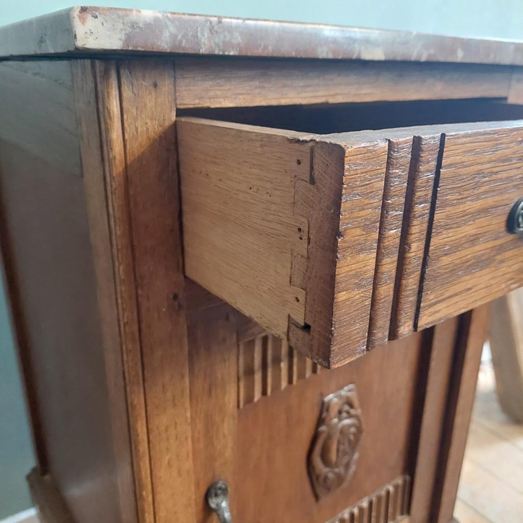 Lucky Vintage Antiek Frans Kastje met marmeren bovenblad, Huis en Inrichting, Slaapkamer | Nachtkastjes, Ophalen, Minder dan 45 cm