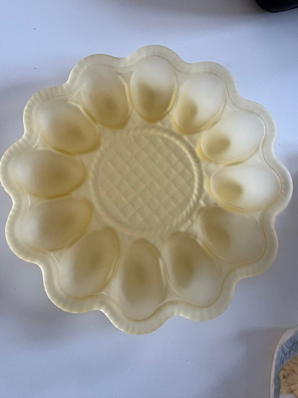 Vintage eierhouder schaal - geel glas, Antiek en Kunst, Ophalen of Verzenden