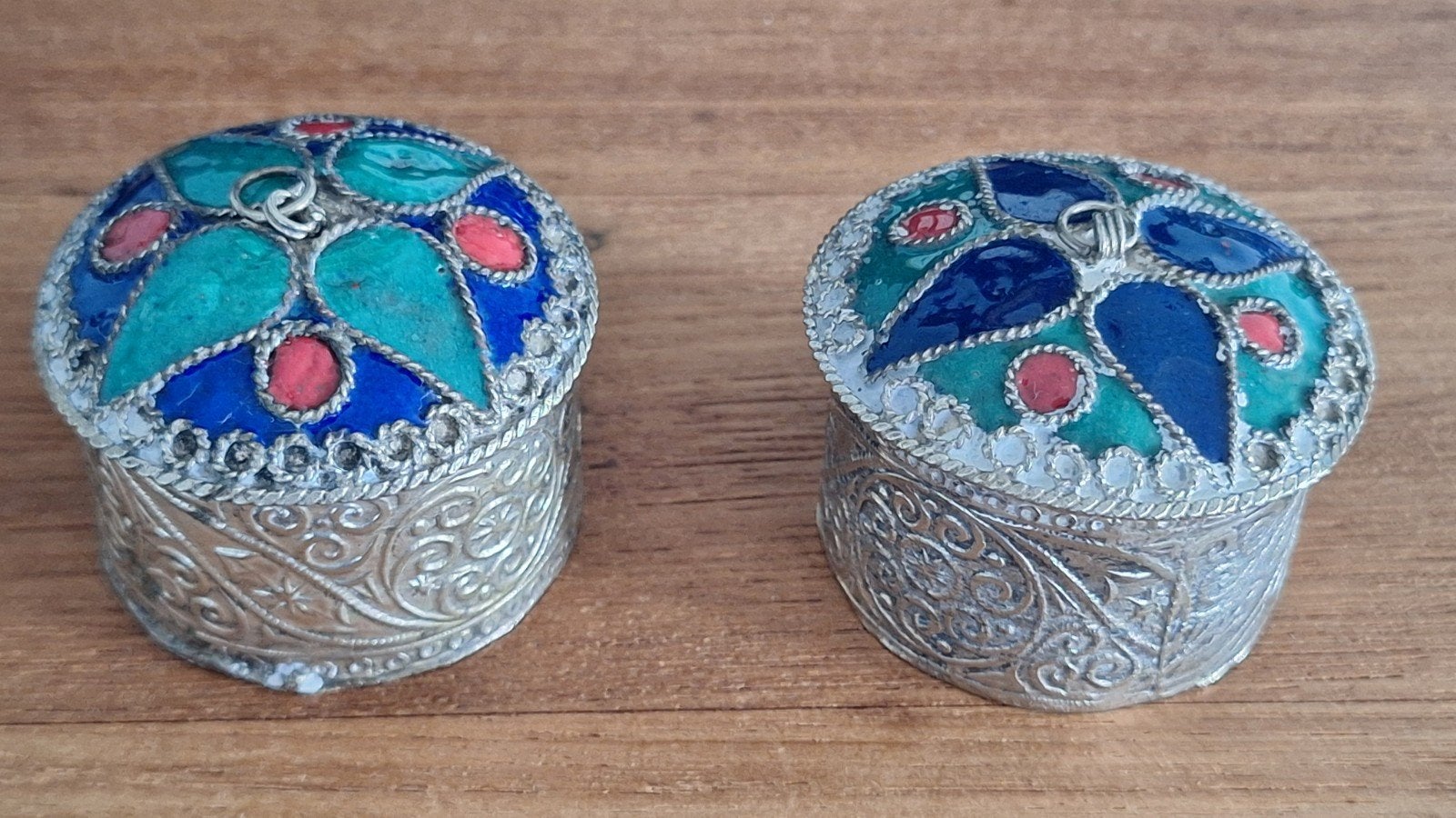 2 verzilverde Alpaca doosjes emaille Berber, Ophalen of Verzenden