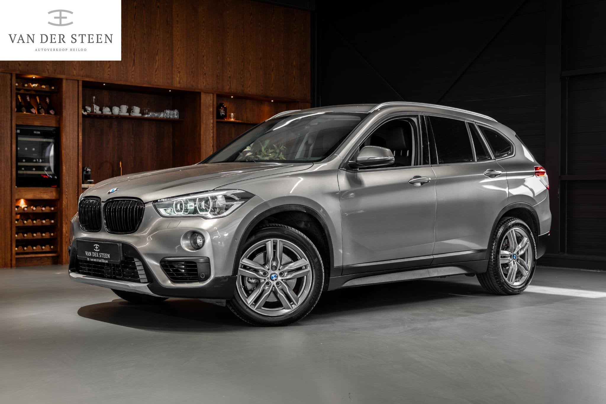 BMW X1 sDrive20i High Executive | Stoelverwarming | Leder, 1998 cc, Euro 6, Bruin, Automatische klimaatregeling