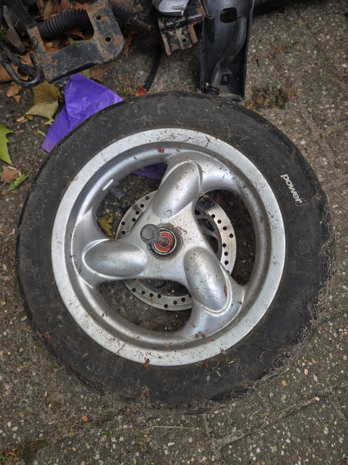 Scooterwiel met band en remschijf - Gebruikt, Ophalen of Verzenden, Gebruikt, Overige typen