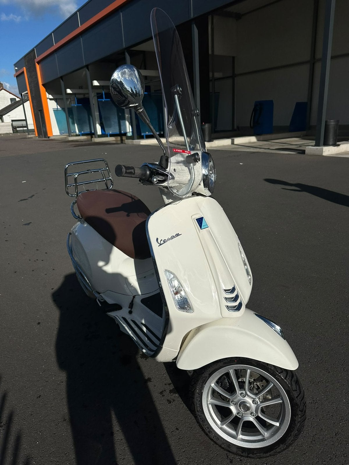 Vespa Primavera 50 | 2021 | 5.000 km | Wit | Alarm |, Ophalen, Overige modellen, Zo goed als nieuw, Benzine