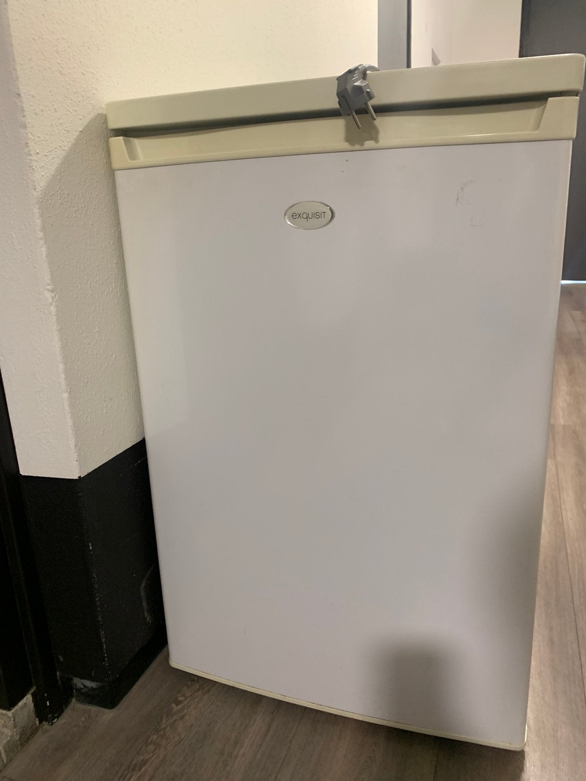 Defecte Exquisit koelkast - Ideaal voor onderdelen/reparatie, Witgoed en Apparatuur, 100 tot 150 liter, Niet werkend, 45 tot 60 cm