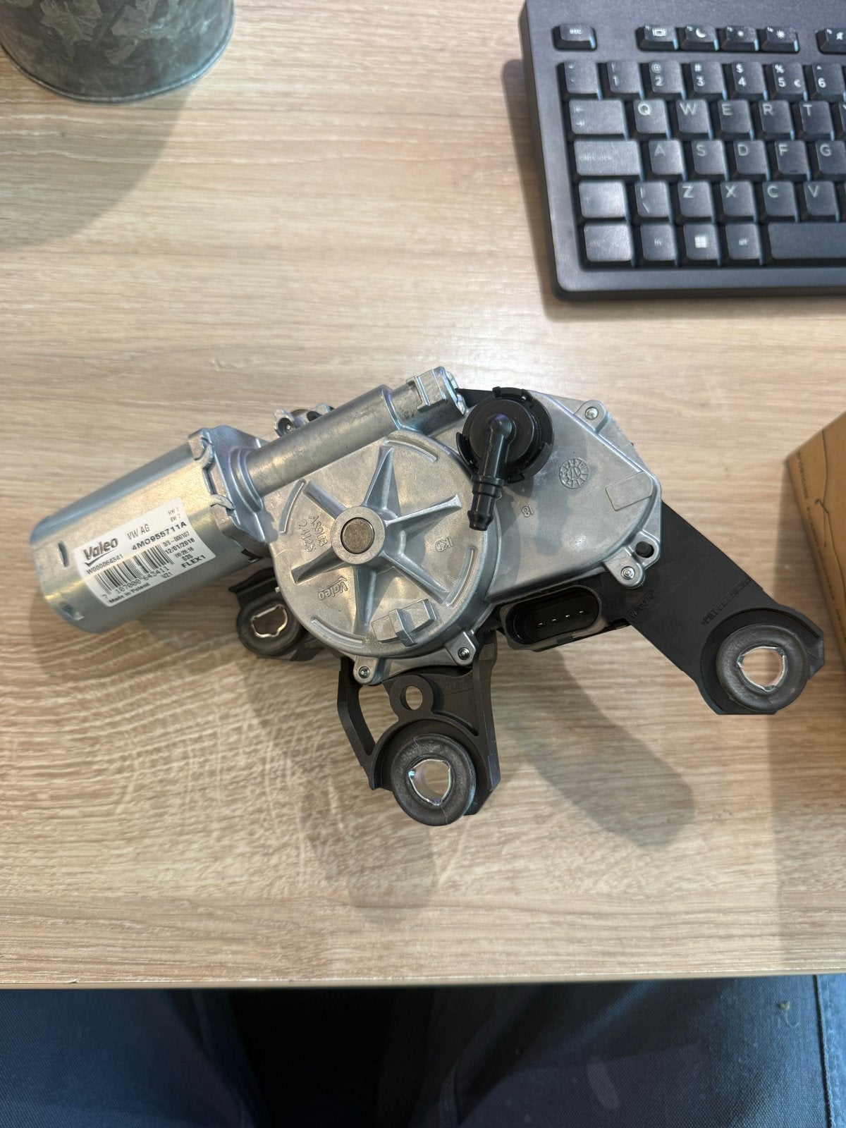 VW Audi Seat Skoda nieuw ruitenwissermotor 4M0955711A, Ophalen of Verzenden, Nieuw, Volkswagen