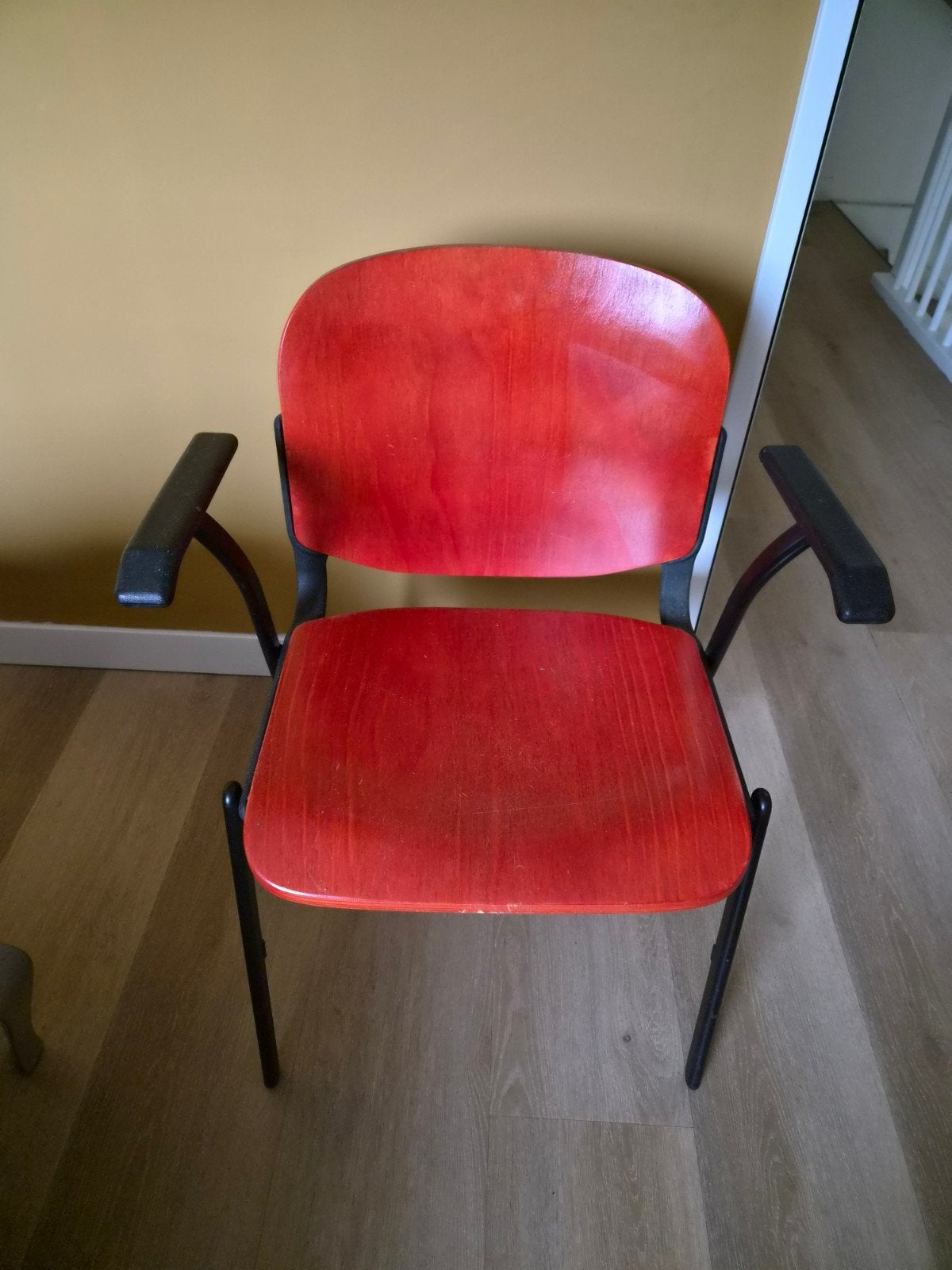 Vintage rode stoel met armleuningen, Huis en Inrichting, Ophalen, Gebruikt, Vintage, Retro, Eén
