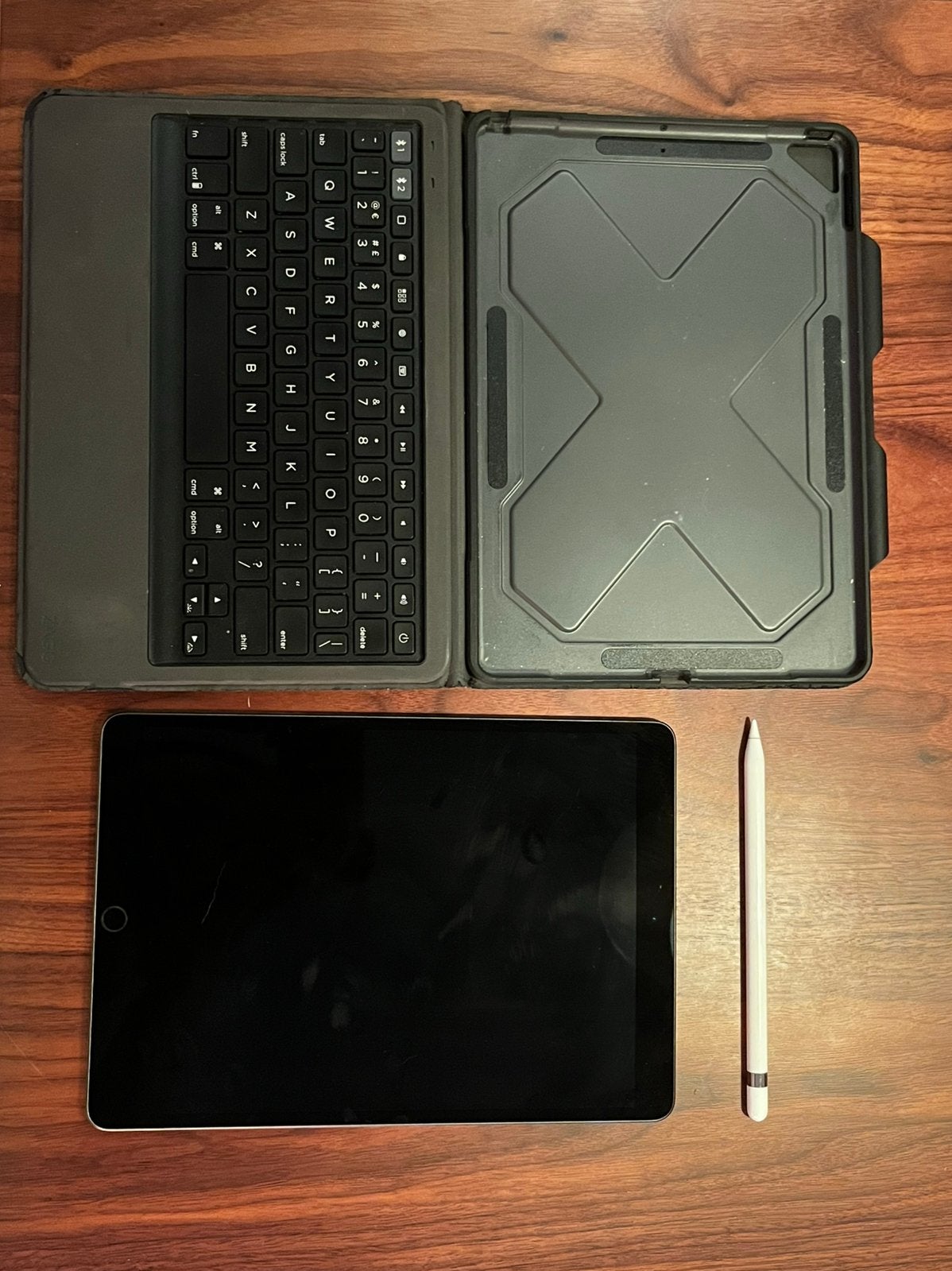 Ipad Air 256GB + keyboard hoes + apple pen, 10 inch, Zwart, Apple iPad Air, Ophalen of Verzenden