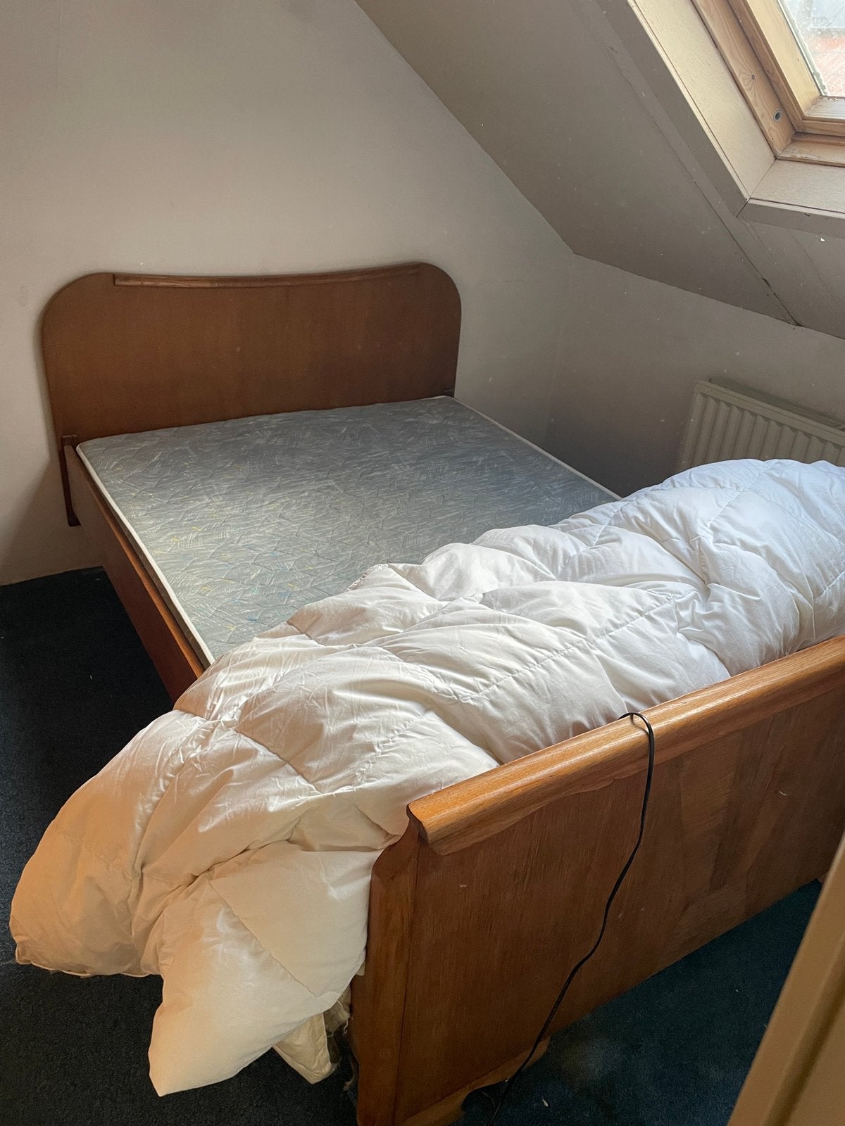 Gratis bed incl matras, Ophalen, Gebruikt, Bruin, 140 cm