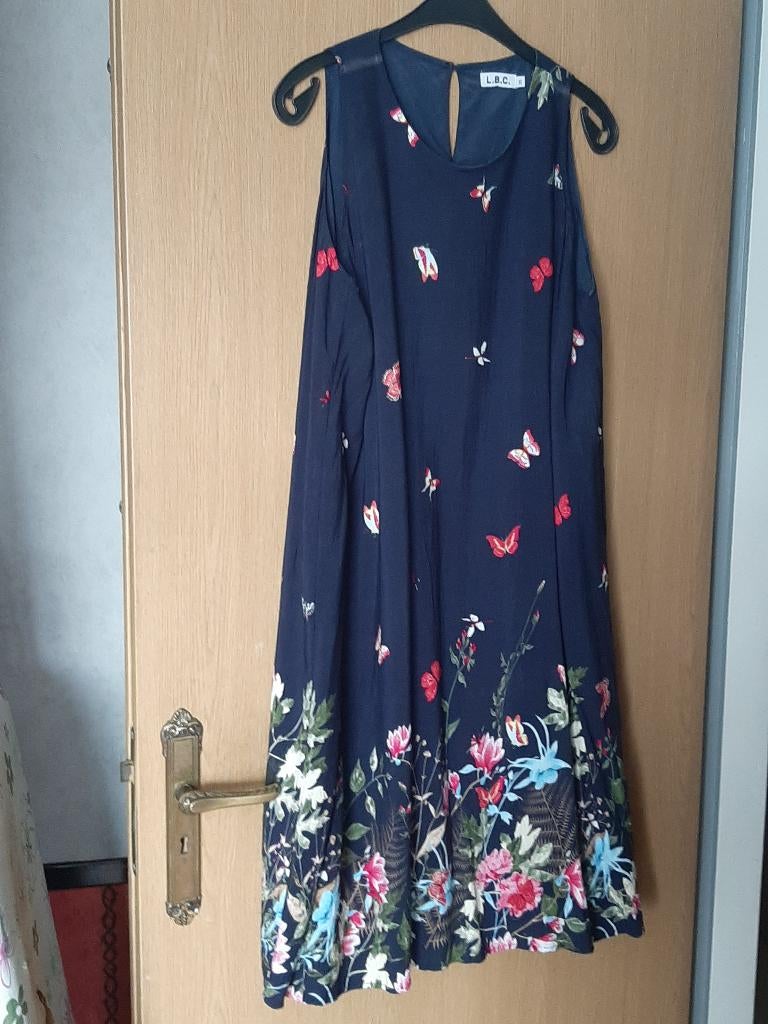 Leuke jurk, Ophalen of Verzenden, Zo goed als nieuw, Maat 46/48 (XL) of groter, Onder de knie