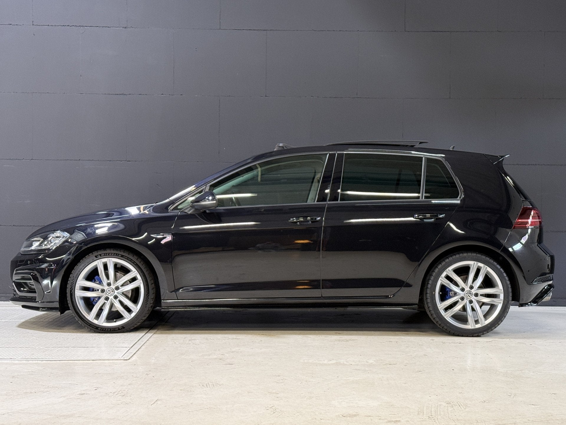 Volkswagen Golf 1.5 TSI Highline Business R | Distr.riem vv, Stof, 150 pk, Zwart, Bedrijf