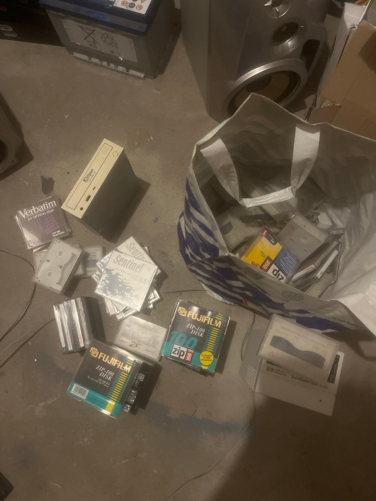 Partij oude opslagmedia: Zip-disks, DAT-tapes, CD-ROM drive, Gebruikt, HDD, Ophalen of Verzenden, Desktop