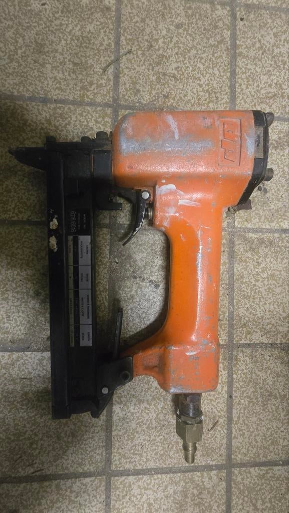 Gebruikt tacker AP, pneumatisch spijkerpistool, Ophalen of Verzenden, Gebruikt