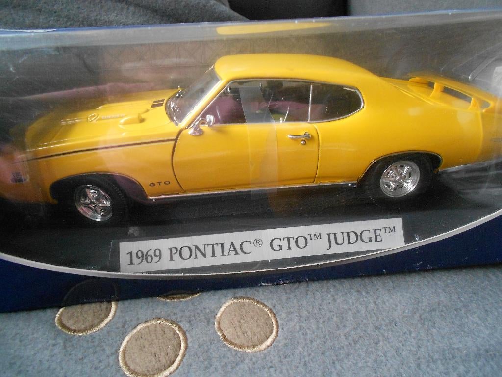 1:18 Pontiac GTO Judge geel 1969 MotorMax, Hobby en Vrije tijd, Modelauto's | 1:18, Ophalen, Zo goed als nieuw, Auto, Motormax