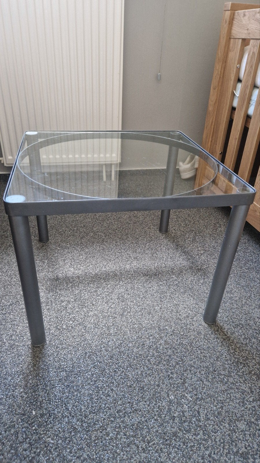 Glazen bijzettafel met metalen frame, Ophalen, Minder dan 50 cm, Gebruikt, Vierkant