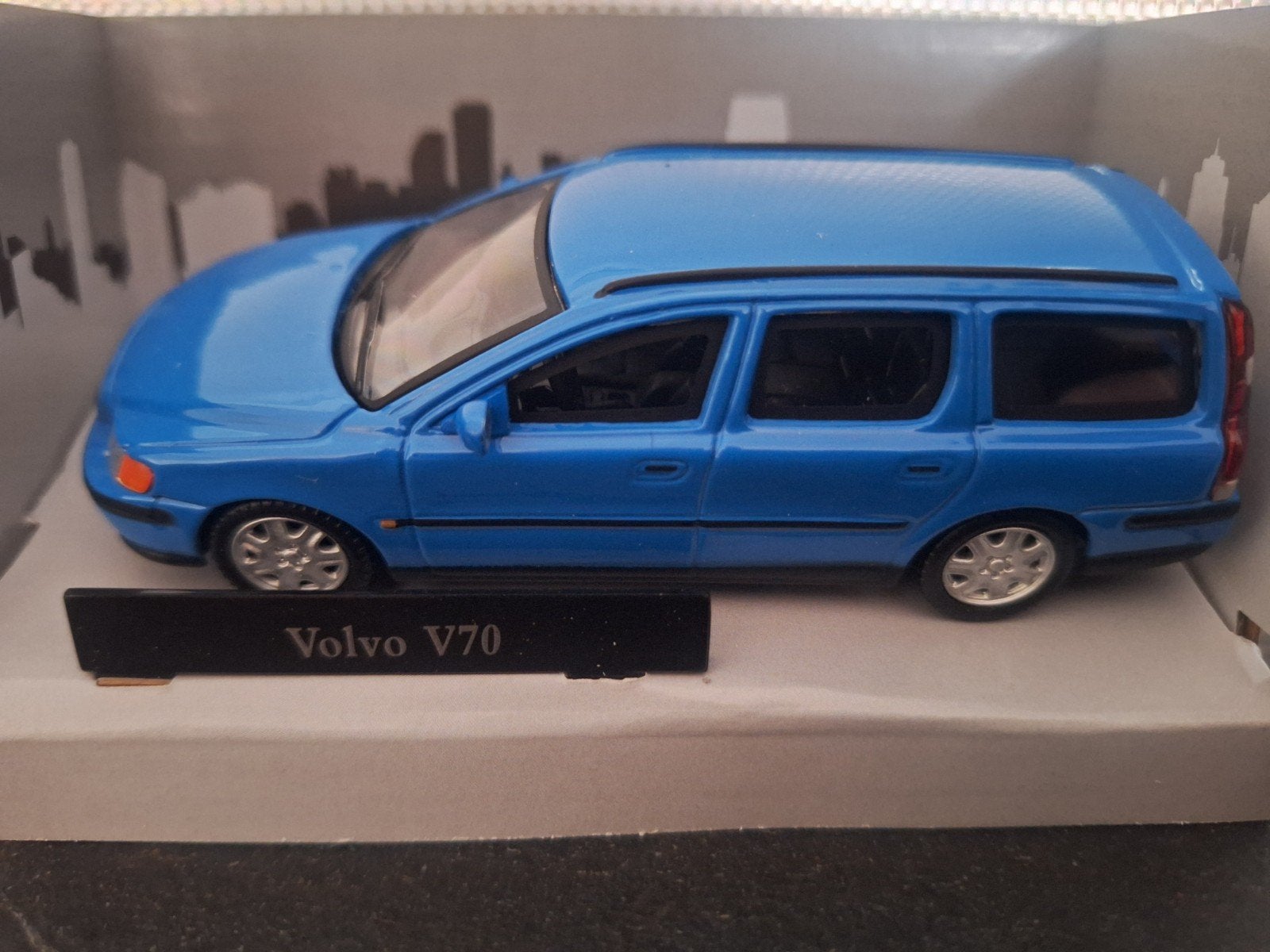 Volvo V70 2008 Schaal 1:43, Hobby en Vrije tijd, Modelauto's | 1:43, Overige merken, Auto, Nieuw, Cararama