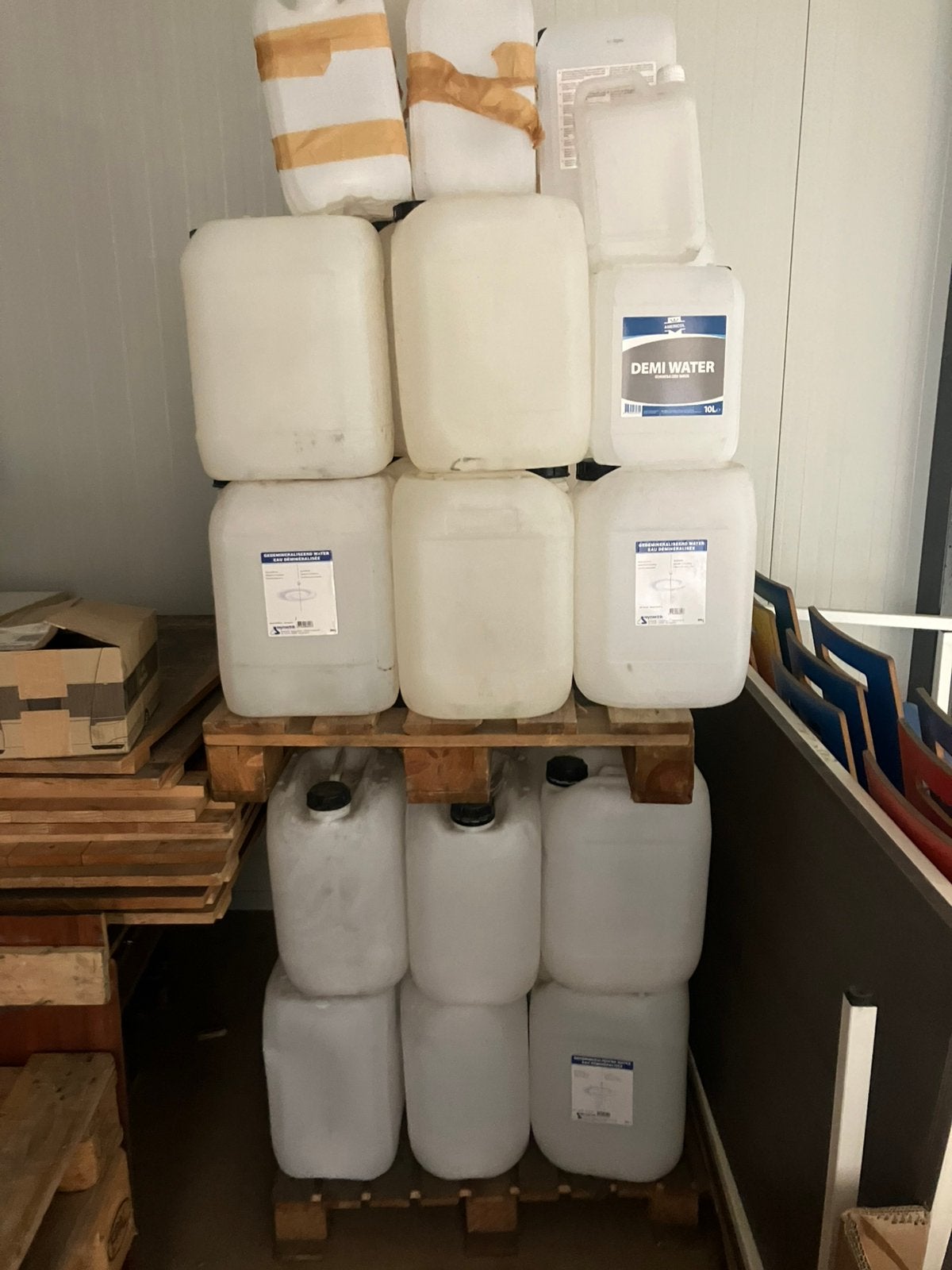 Lege 20 liter jerrycans, Minder dan 75 liter, Ophalen, Zo goed als nieuw
