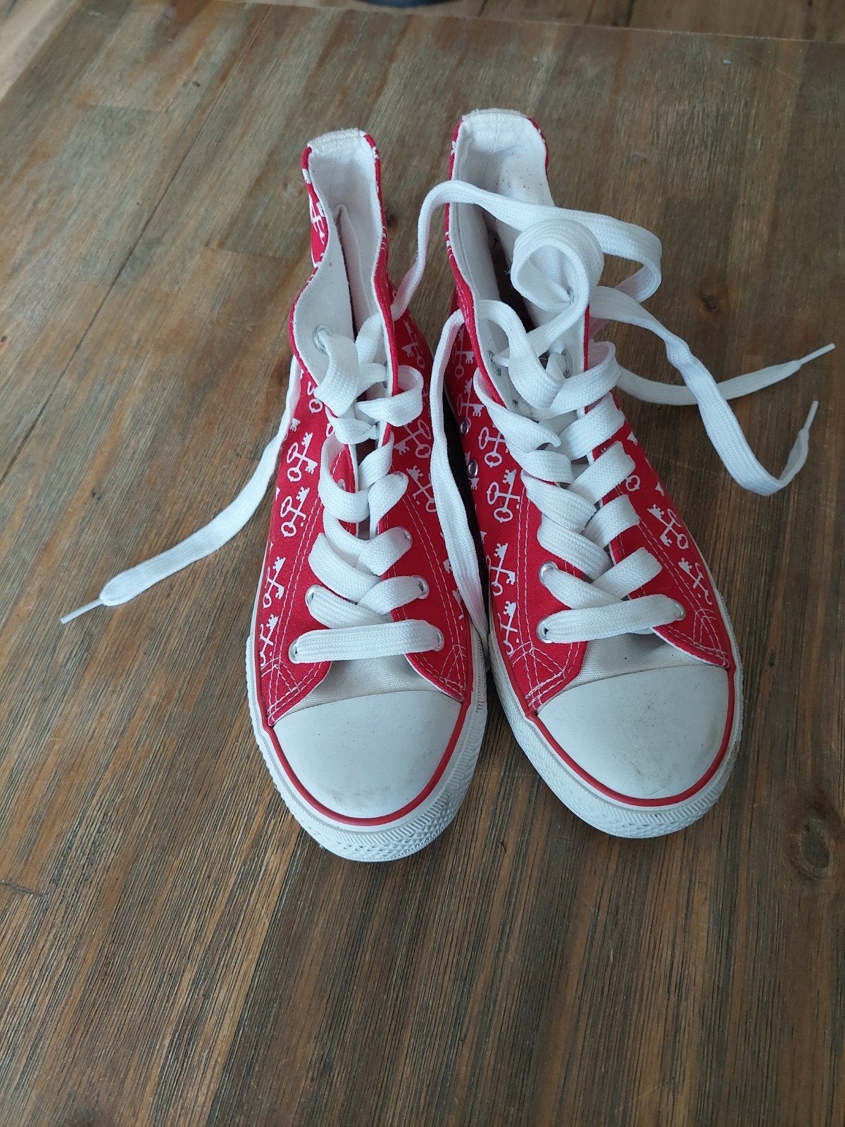 Leidse Klopers Sneakers Maat 37 - Rood met Sleutels, Ophalen of Verzenden