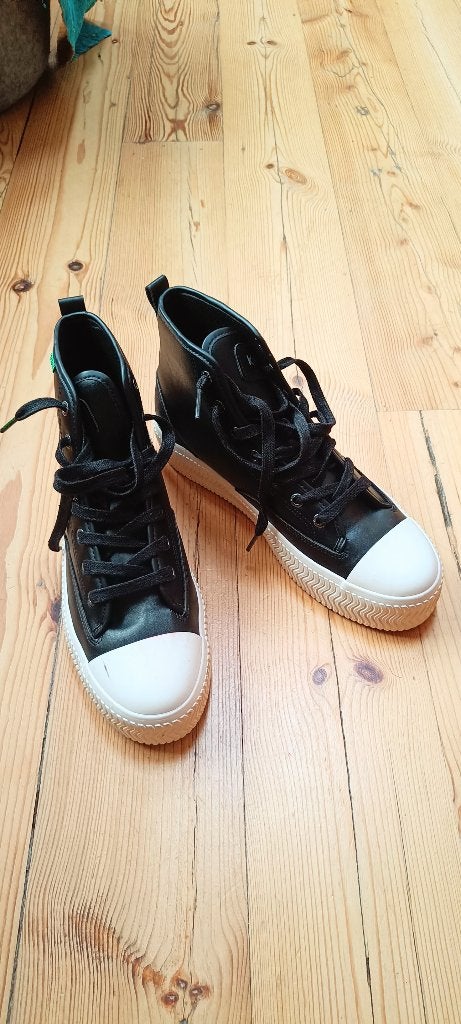 Prachtige nieuwe zwarte leren sneakers 41 Kickers, Zwart, Nieuw, Ophalen of Verzenden, Sneakers of Gympen