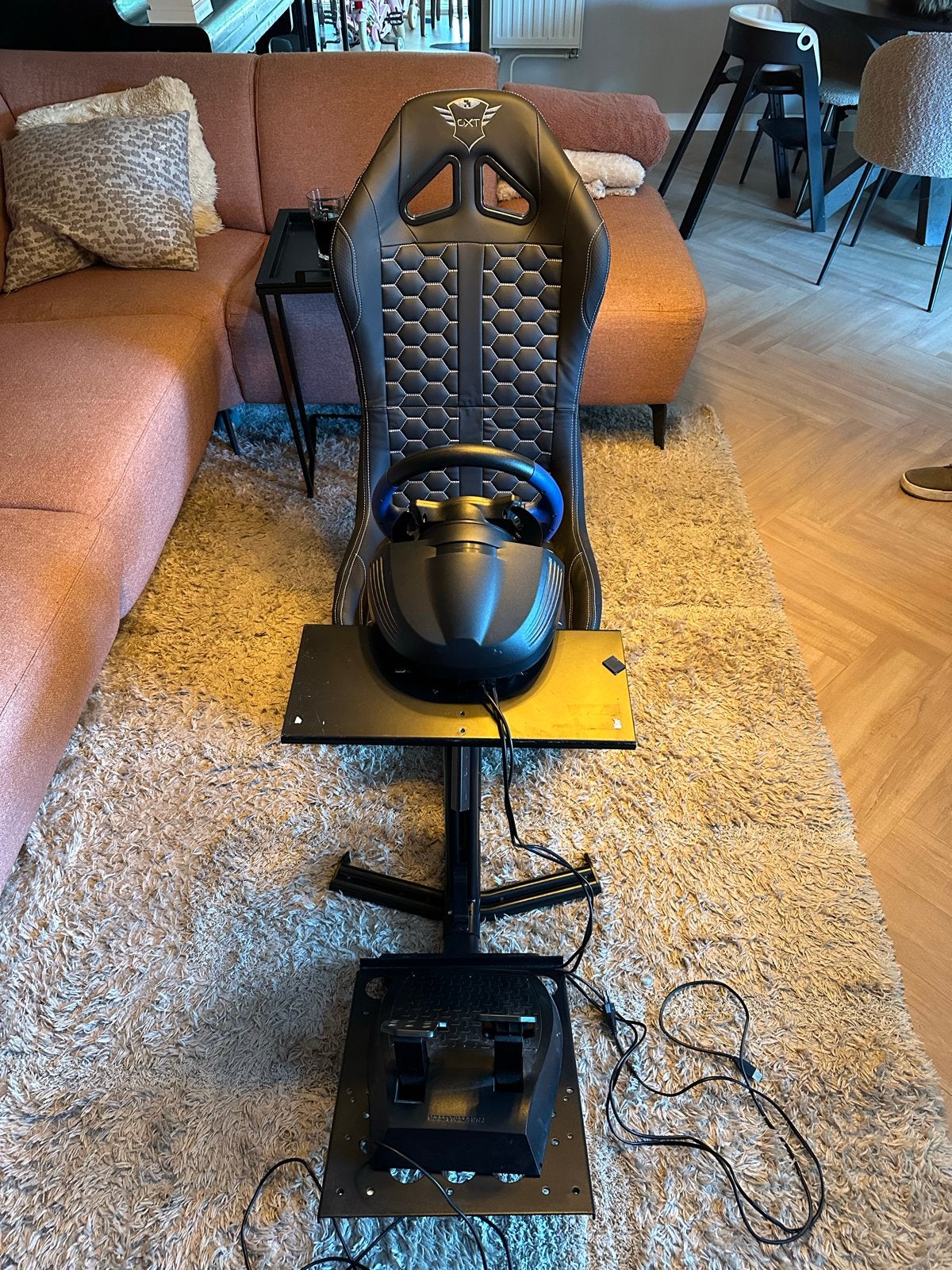 Thrustmaster T150 racestuur (+pedalen) en GXT 1155 racestoel, Ophalen, Overige merken, Zo goed als nieuw