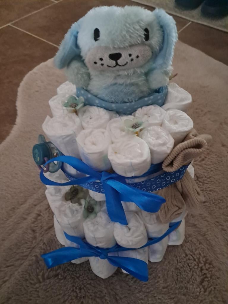 Luiertaart met knuffel en sokjes  en tut Blauw, Ophalen of Verzenden, Nieuw, Kraamcadeau