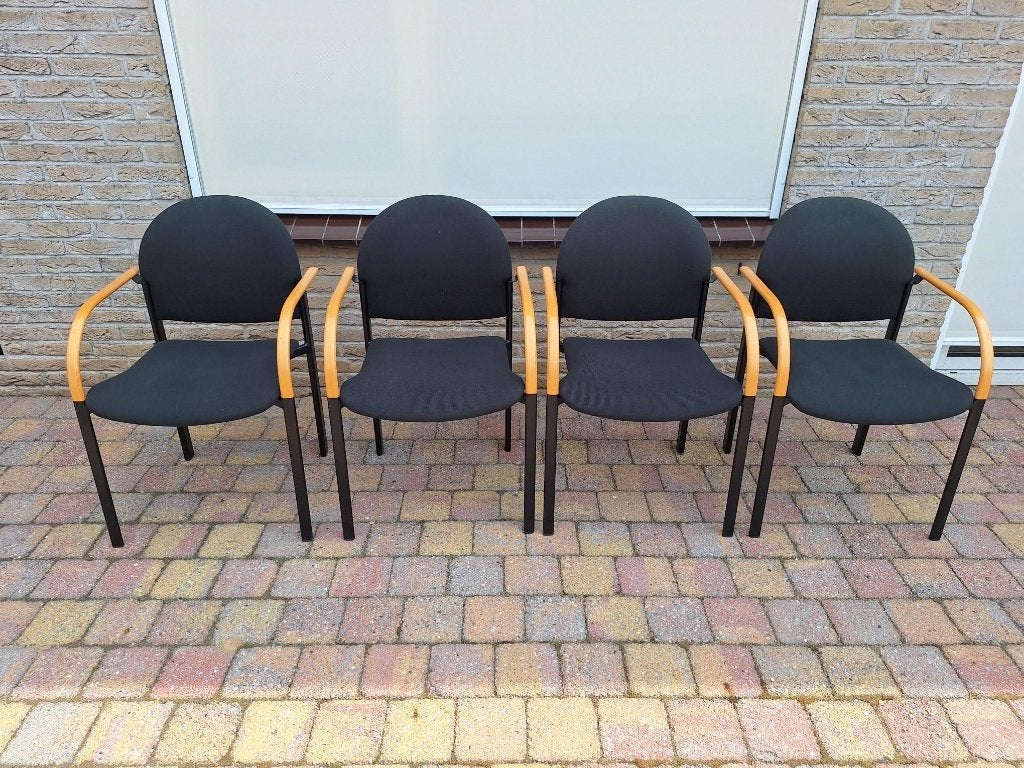 Set van 4 zwarte stoelen met beukenhouten armleuningen, Ophalen, Gebruikt, Zwart, Vier