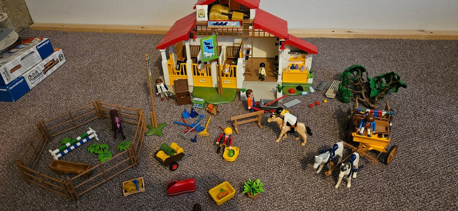 Grote Playmobil Paardenstal met veel accessoires, Ophalen of Verzenden, Zo goed als nieuw, Jongen of Meisje