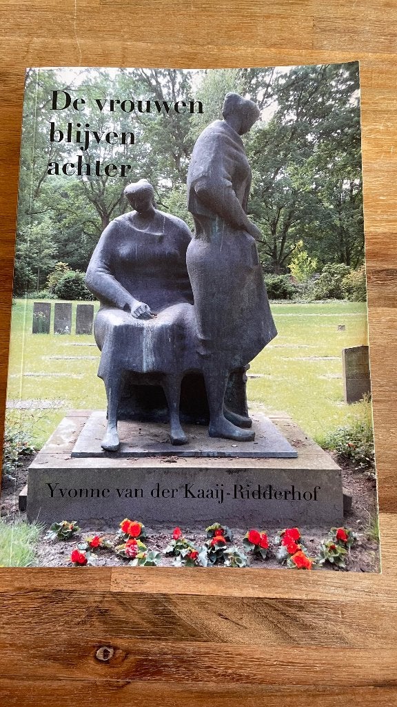 De vrouwen blijven achter Yvonne van der Kaaij-Ridderhof, 20e eeuw of later, Yvonne van der Kaaij-Ridderhof, Ophalen of Verzenden