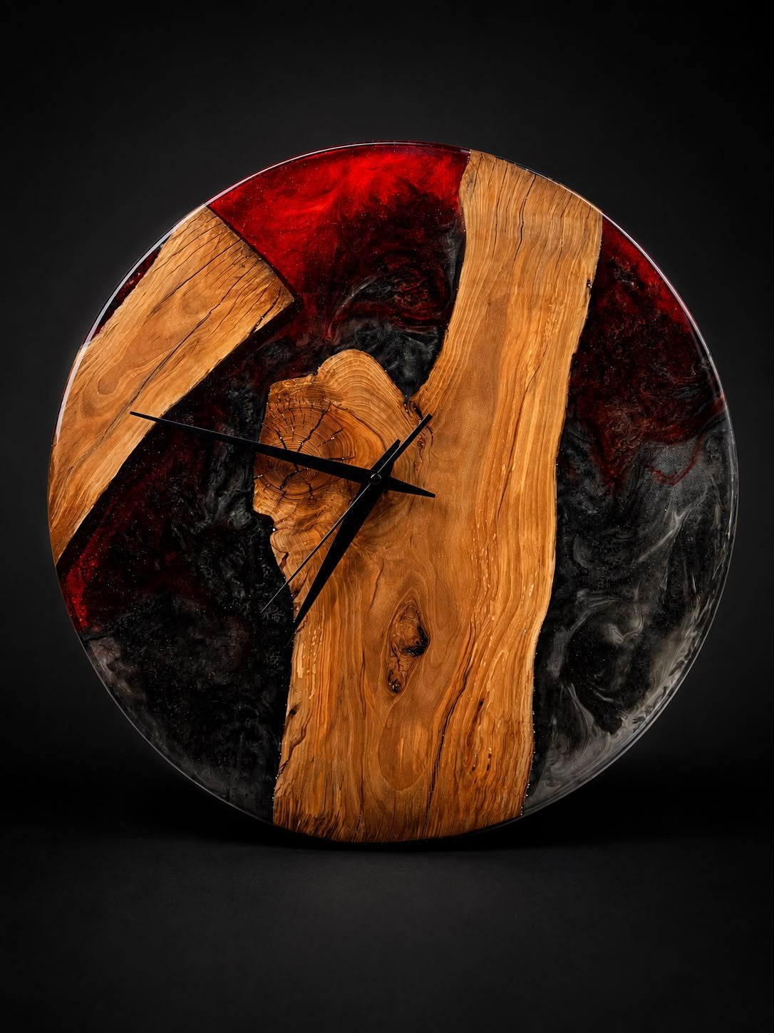 Design wandklok van massief hout en epoxy, Ophalen of Verzenden, Nieuw, Wandklok