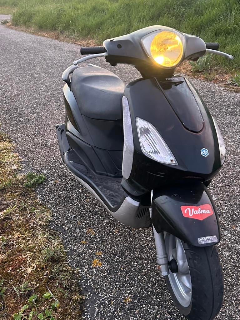 Scooter Piaggio fly 2 takt, Ophalen of Verzenden, Zo goed als nieuw, Benzine, Fly
