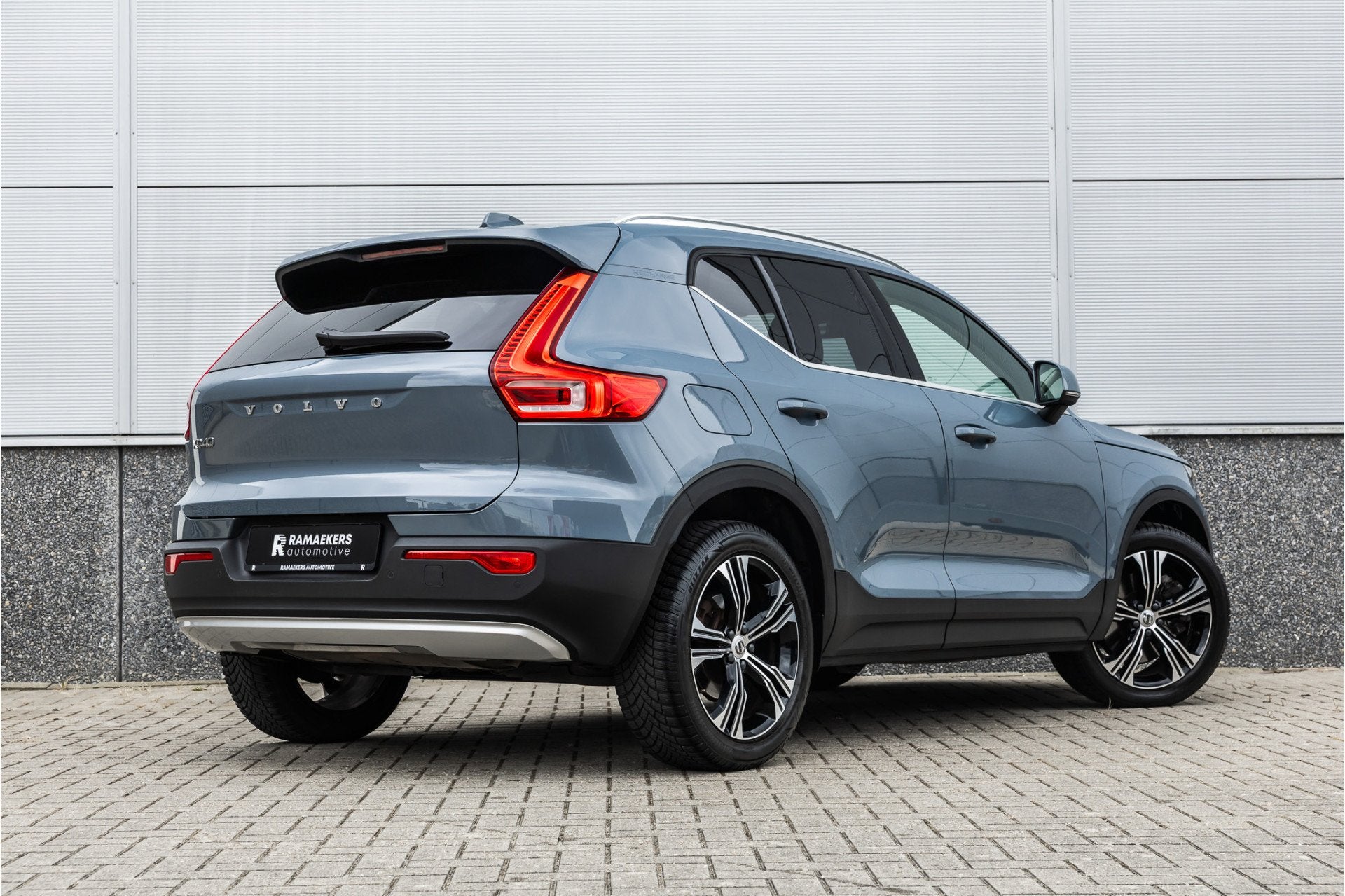 Volvo XC40 1.5 T4 Recharge Inscription Expression Trekhaak /, Stof, Met garantie (alle), Plug-in hybride, Bedrijf