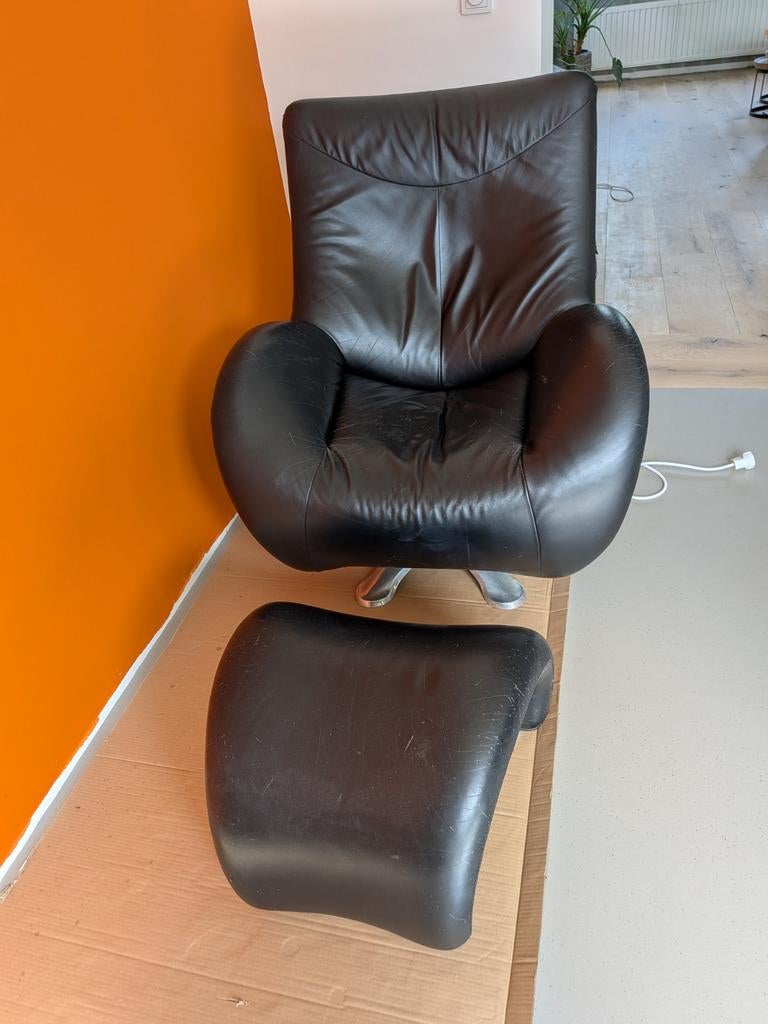 Leolux fauteuil met voetenbank - Zwart leer, Ophalen, Gebruikt, 75 tot 100 cm, 75 tot 100 cm