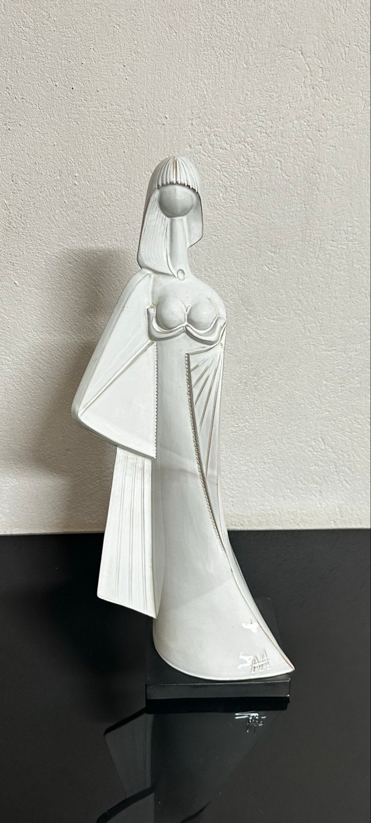 Art Deco Vrouw Beeld - Wit Keramiek - Modern Design, Antiek en Kunst, Art deco, Ophalen of Verzenden, Beeld, 20 - 50 cm