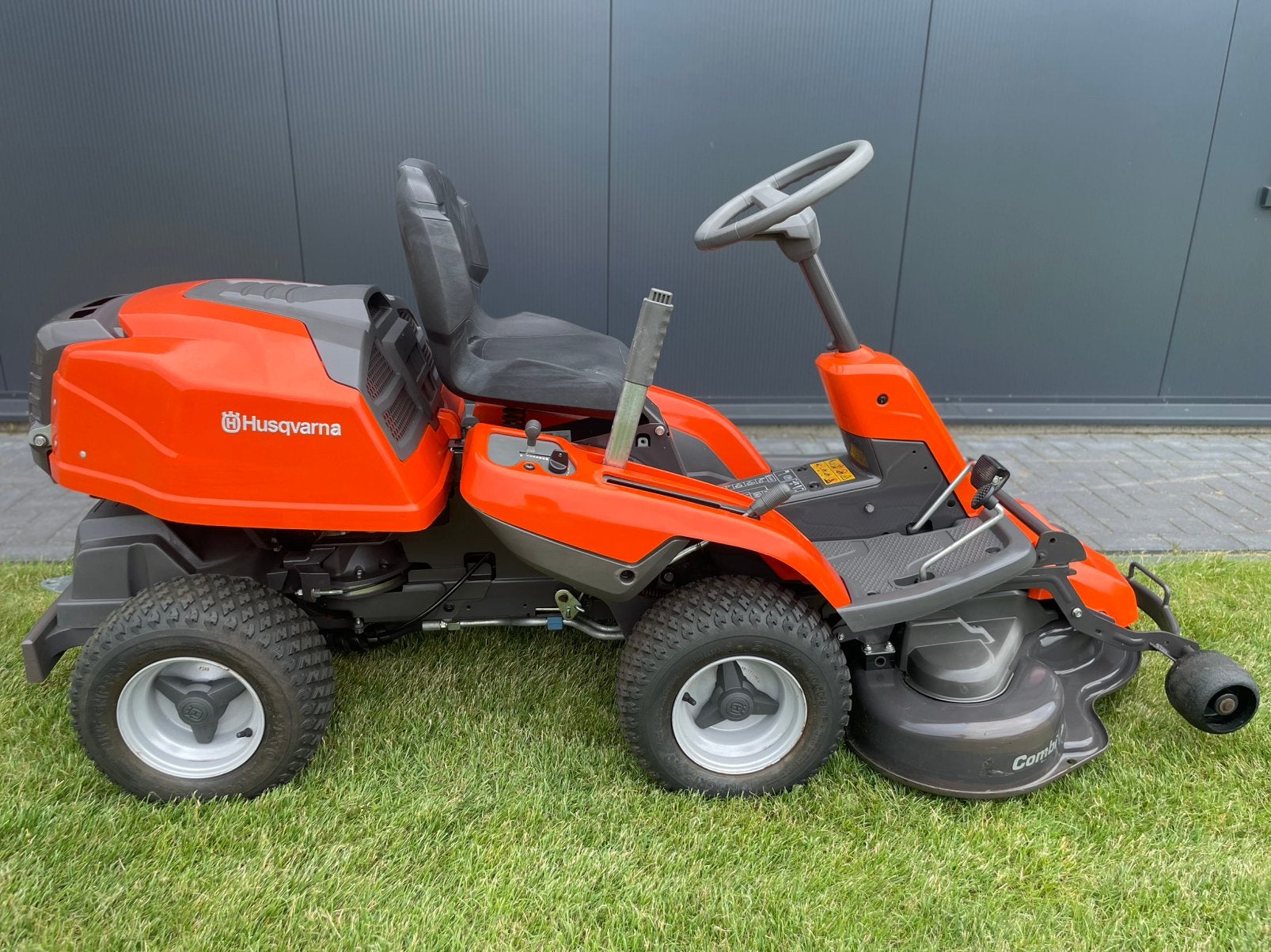 Husqvarna r216 AWD hydrostaat, Ophalen, Zo goed als nieuw, Mulchfunctie, 90 tot 120 cm