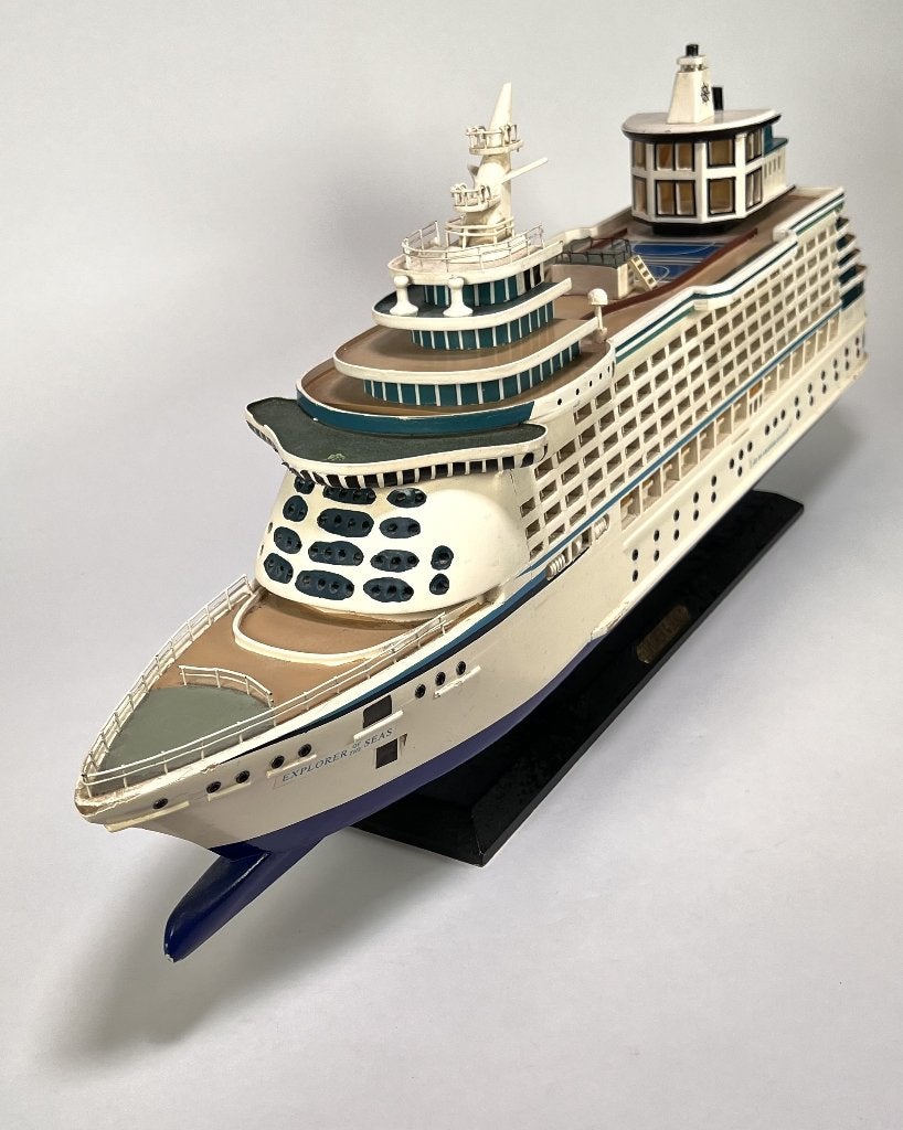 1288. Houten scheepsmodel - "Explorer of the Seas", ca. 2000, Ophalen