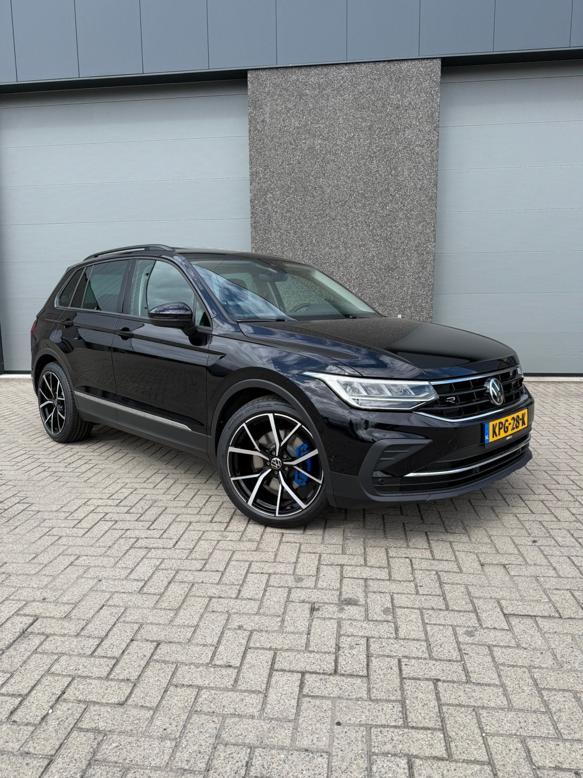 Volkswagen Tiguan 1.4 TSI eHybrid (bj. 2023)| Business+|PANO, Auto's, Automaat, Euro 6, Zwart, Tiguan